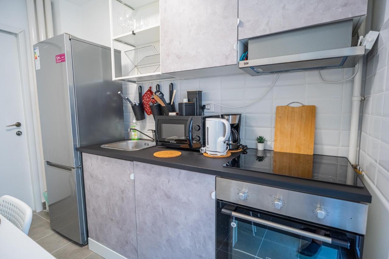 Spacious Newly Renovated 2Br Apartments With Balcony Bucharest Exterior photo