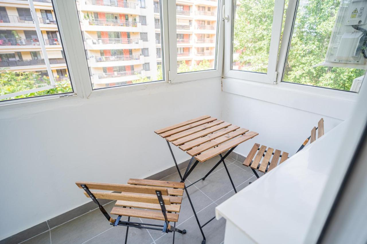 Spacious Newly Renovated 2Br Apartments With Balcony Bucharest Exterior photo