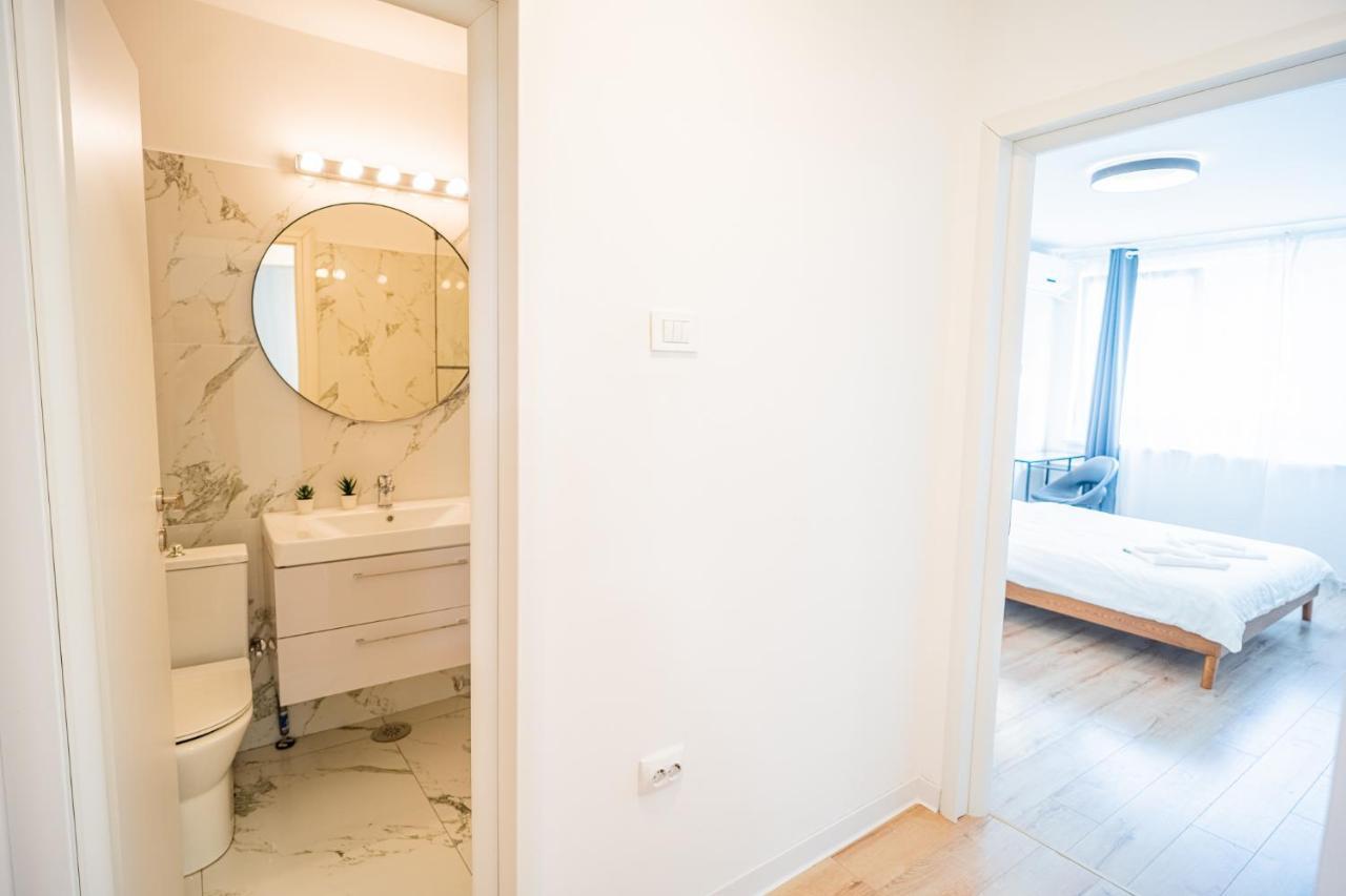 Spacious Newly Renovated 2Br Apartments With Balcony Bucharest Exterior photo