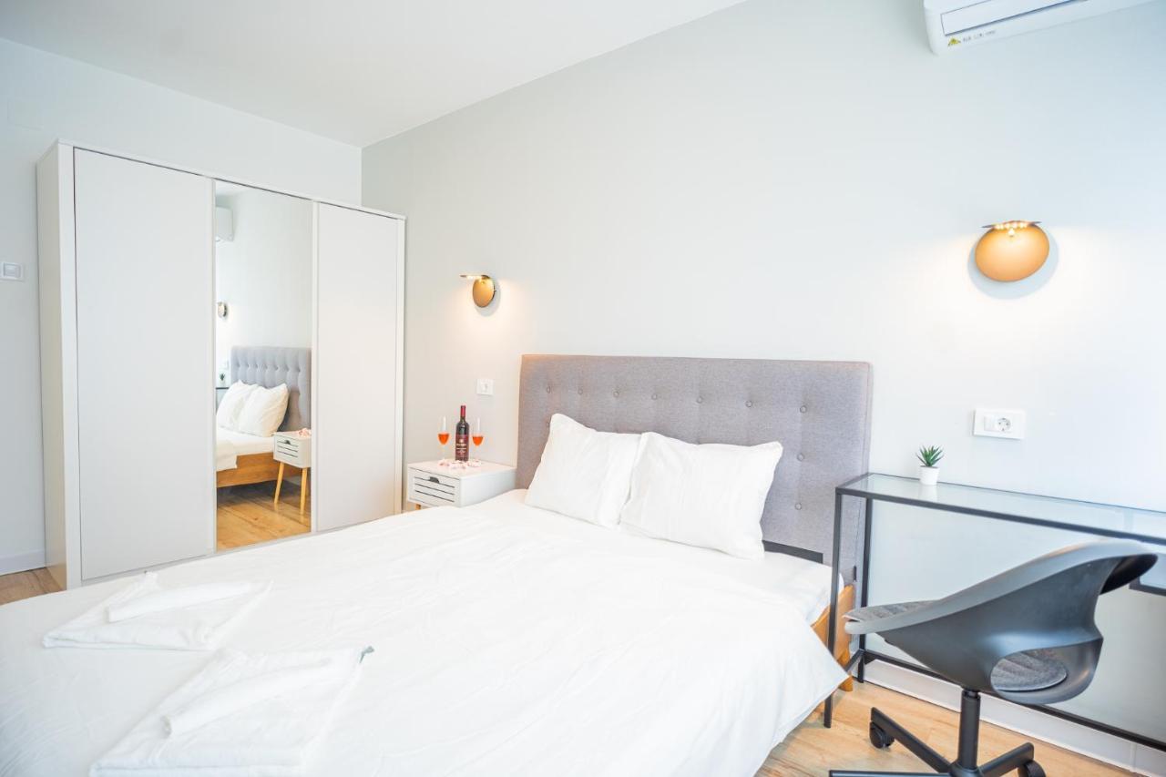 Spacious Newly Renovated 2Br Apartments With Balcony Bucharest Exterior photo