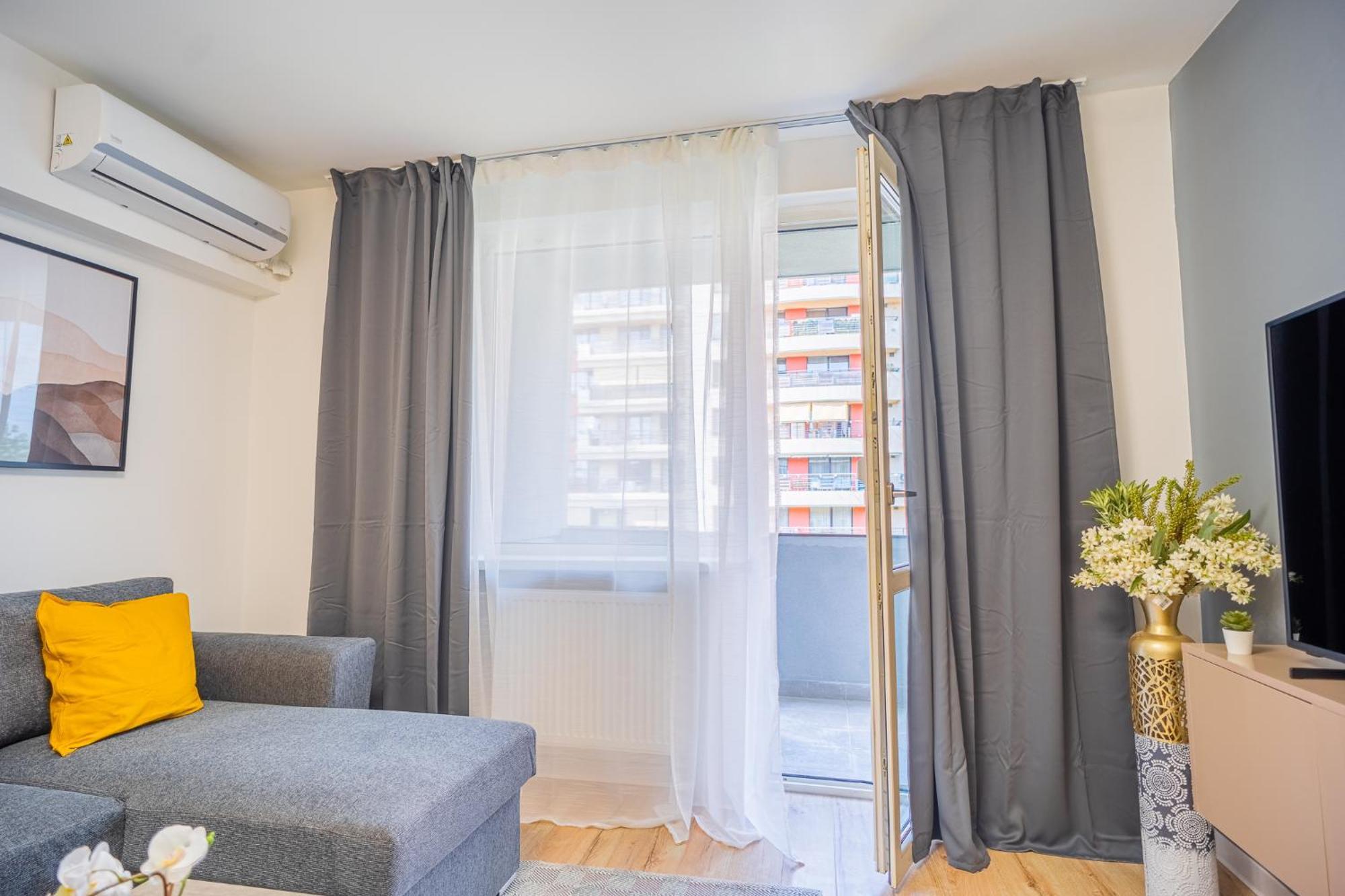 Spacious Newly Renovated 2Br Apartments With Balcony Bucharest Exterior photo