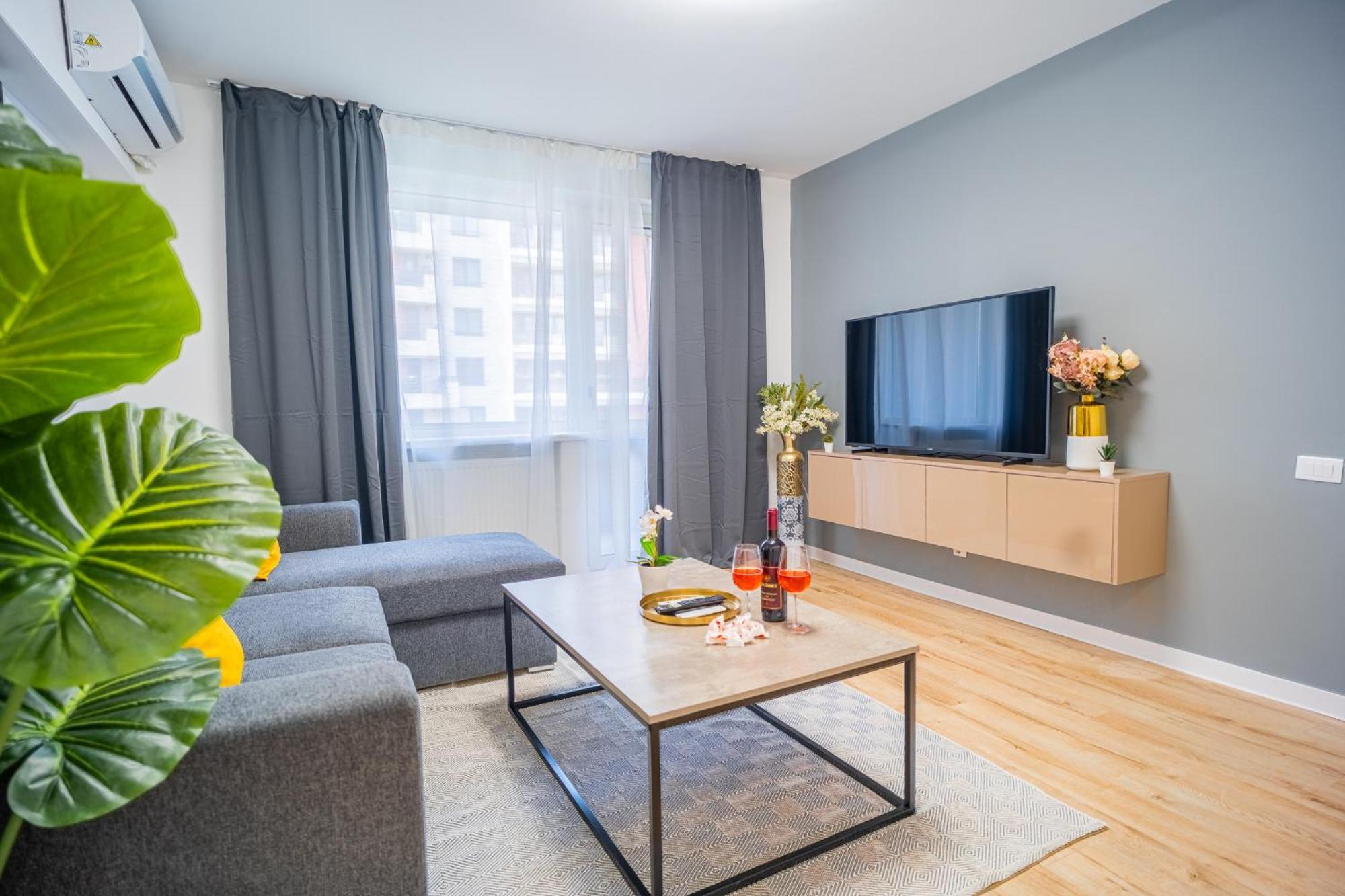Spacious Newly Renovated 2Br Apartments With Balcony Bucharest Exterior photo