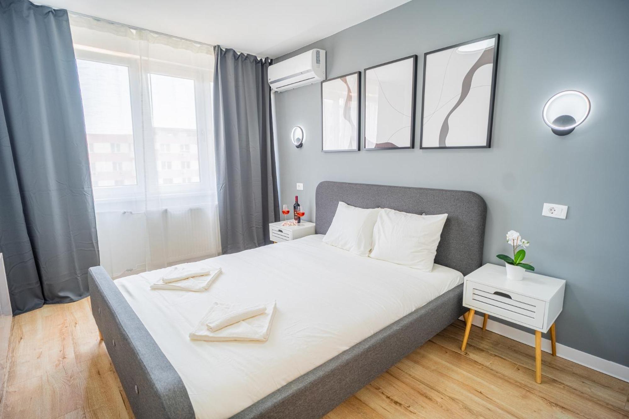 Spacious Newly Renovated 2Br Apartments With Balcony Bucharest Exterior photo