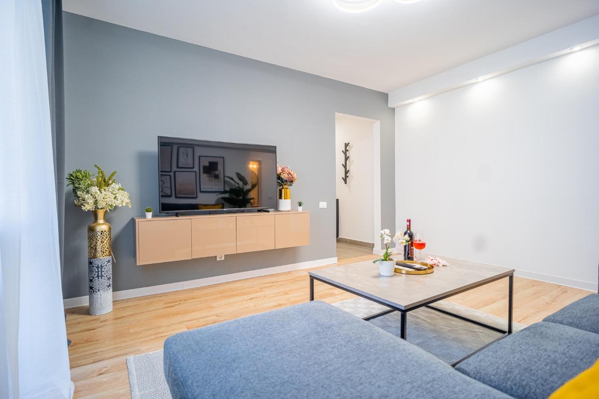 Spacious Newly Renovated 2Br Apartments With Balcony Bucharest Exterior photo