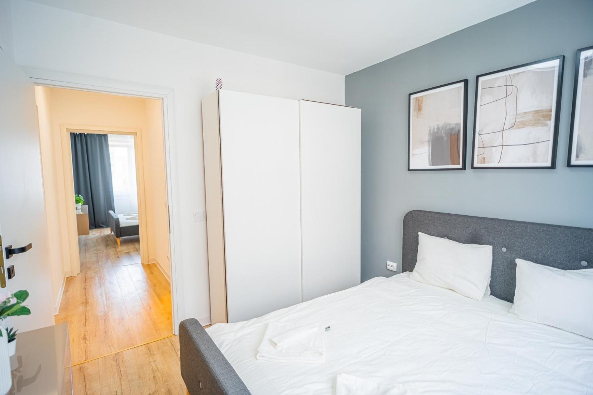 Spacious Newly Renovated 2Br Apartments With Balcony Bucharest Exterior photo