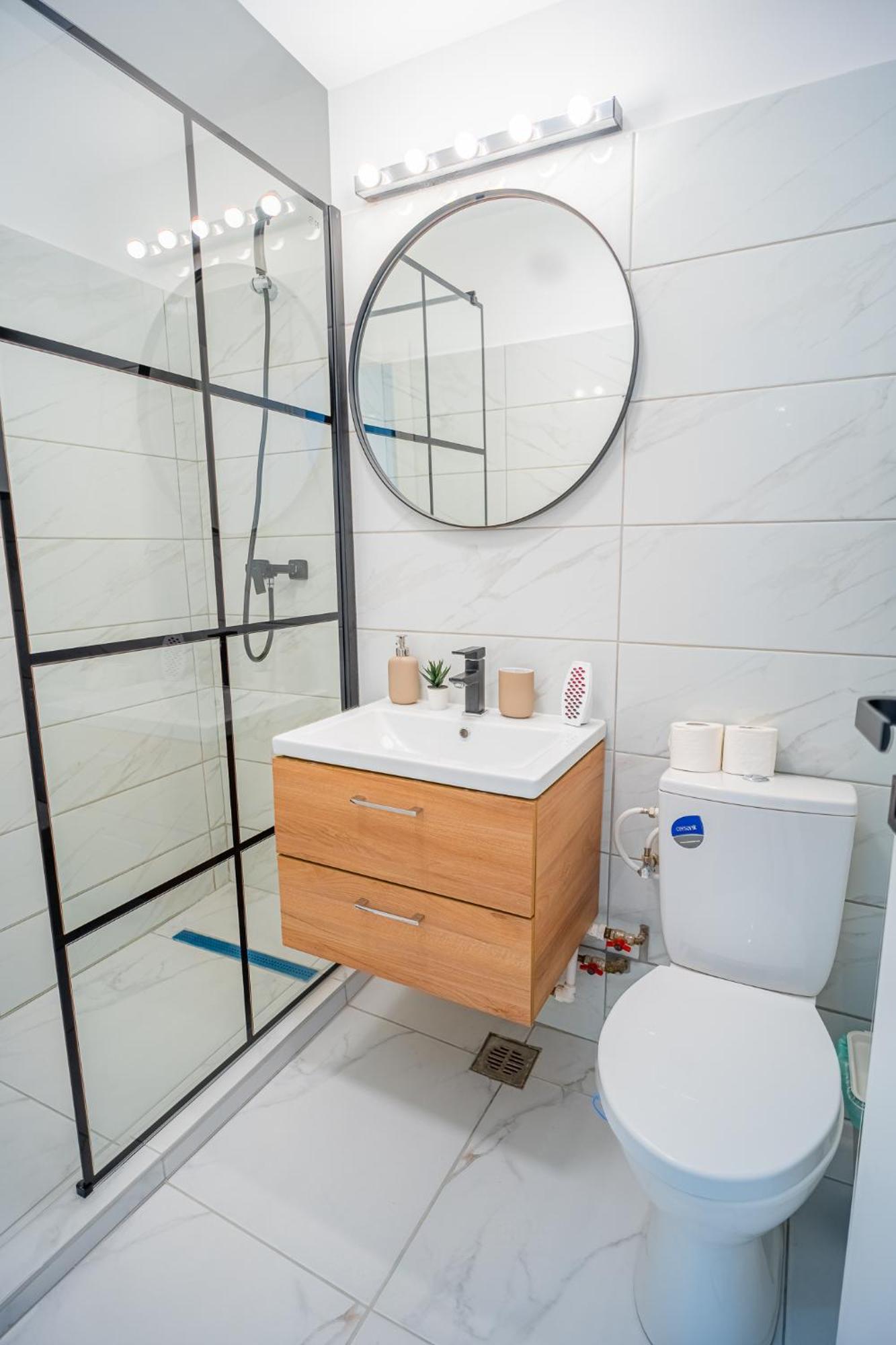 Spacious Newly Renovated 2Br Apartments With Balcony Bucharest Exterior photo